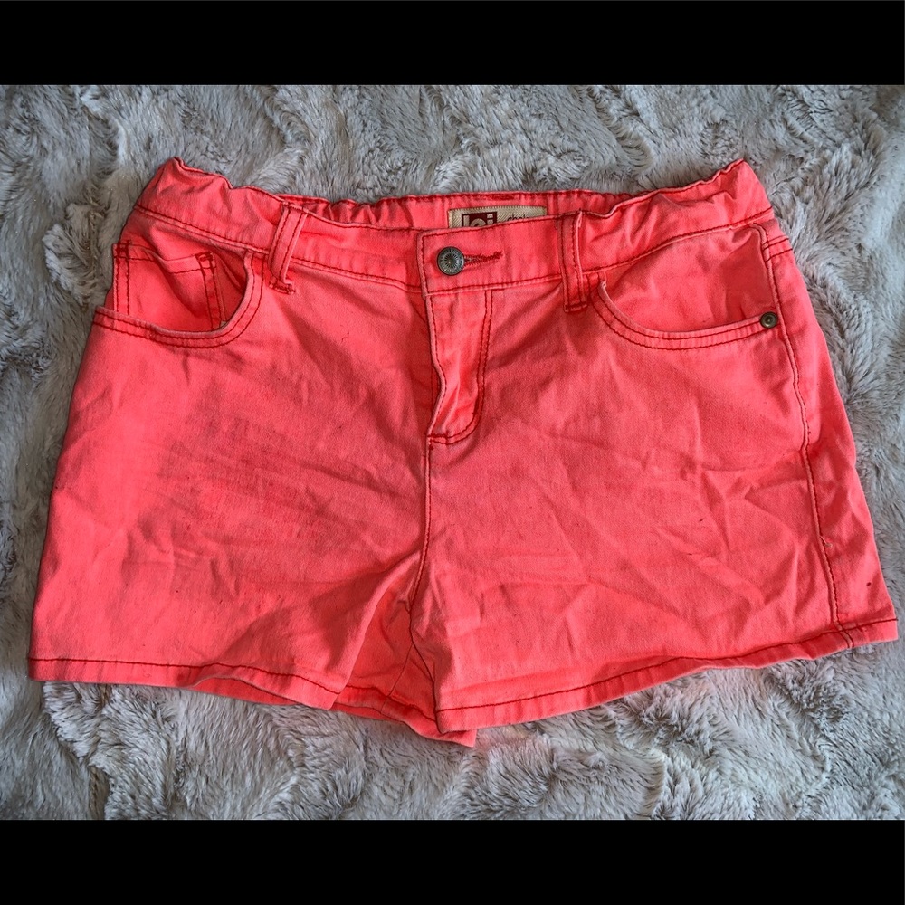 l.e.i. Coral colored Low rise kid shorts